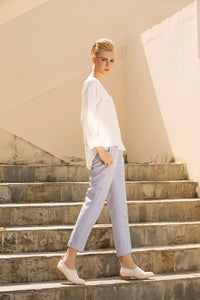 The leisure moment tapered pants in Pastel Blue